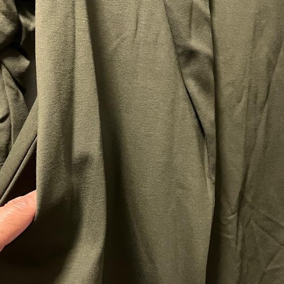 Dear Scarlett Women's Green Blazer - Picture 7 of 9